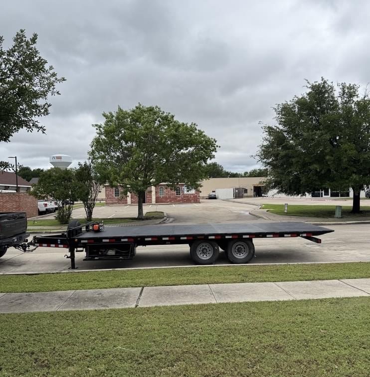 How to Choose the Right Tilt Deck Trailer Rental for Hauling Vehicles