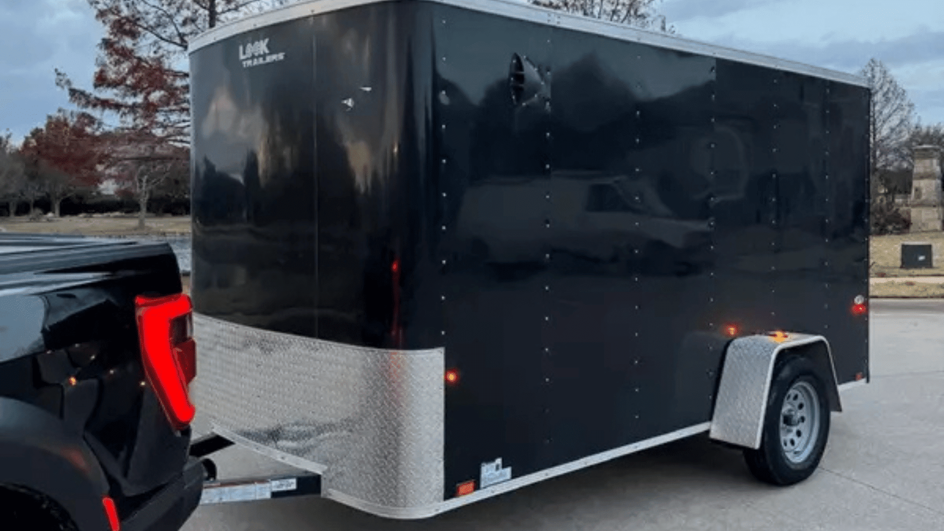 Where to Find Electric or Enclosed Trailer Rentals Nearby?